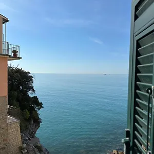 https://la-torre-saracena-di-tellaro.hotelitalianriviera.com